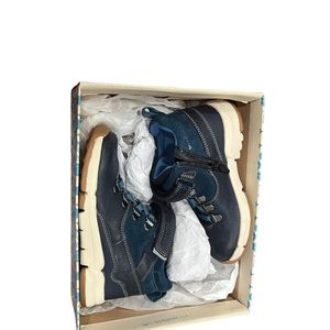 Clarks Tri Spike Blue Combi Leather Boys Boots  10 1/2 M